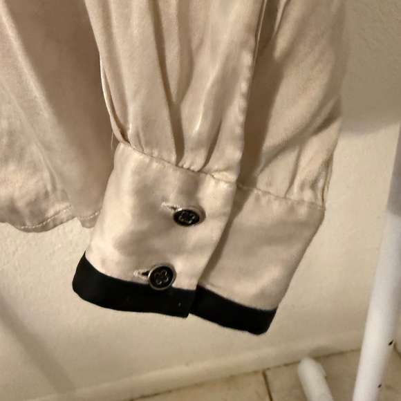 White House Black Market Silk Cream & Black Button Up Top Size 6 - Picture 4 of 5